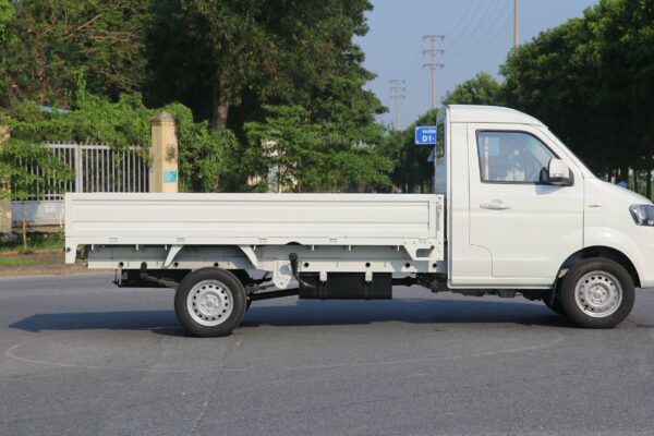 Cách đọc thông số ghi trên cửa xe tải và quy định về việc dán logo xe tải