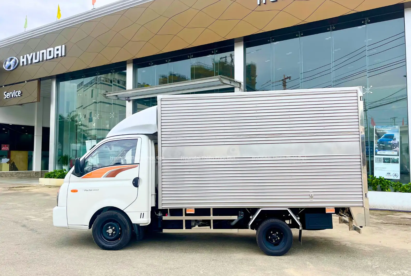 New Porter H150 thùng kín chở hải sản tại Hyundai Thiên Phát Đạt