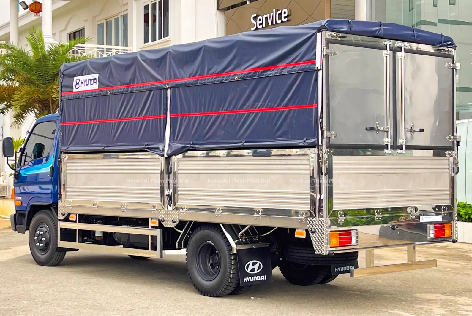 Mighty W11S thùng mui bạt cánh dơi tại Hyundai Thiên Phát Đạt