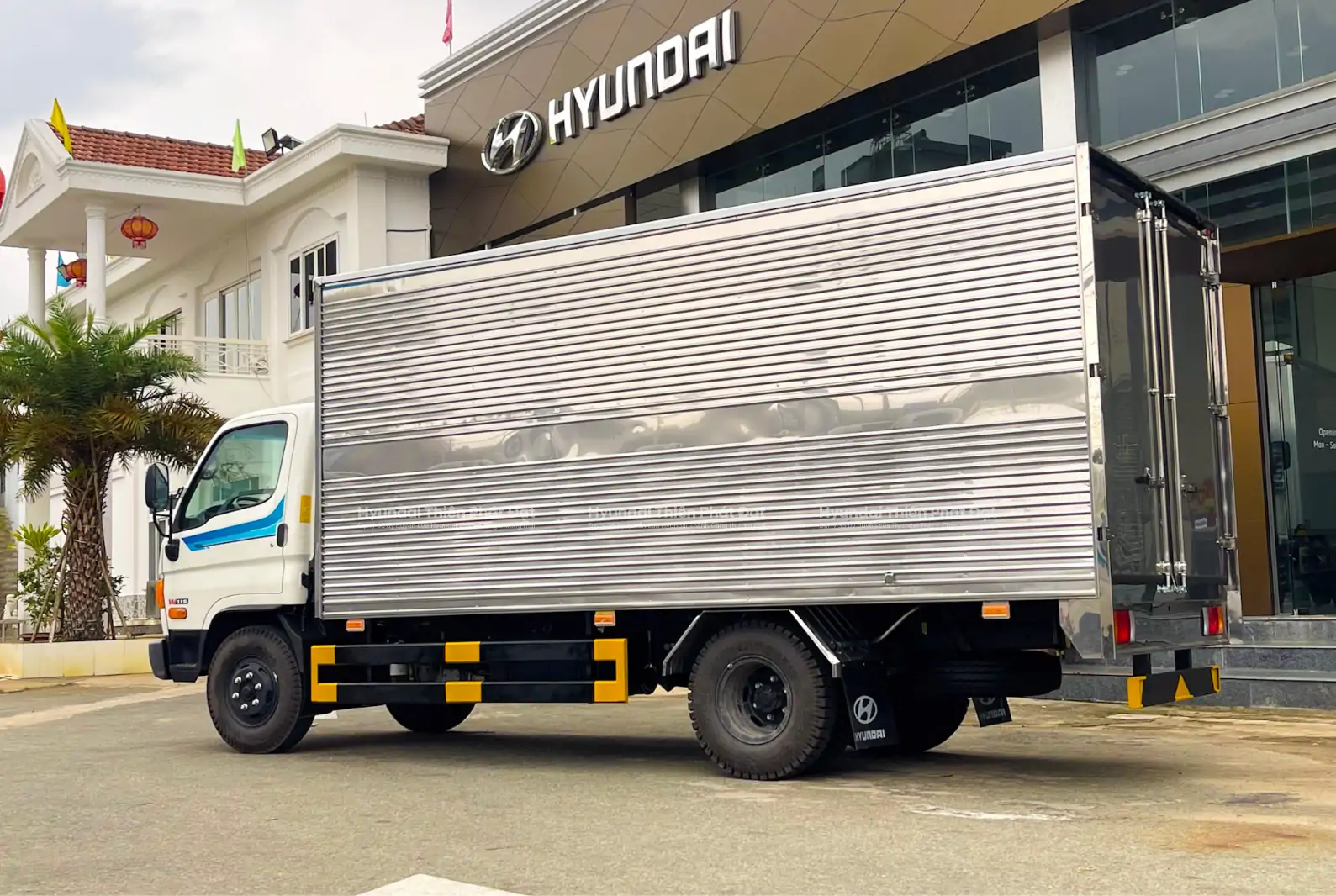 Giới thiệu Mighty W11S thùng kín tại Hyundai Thiên Phát Đạt