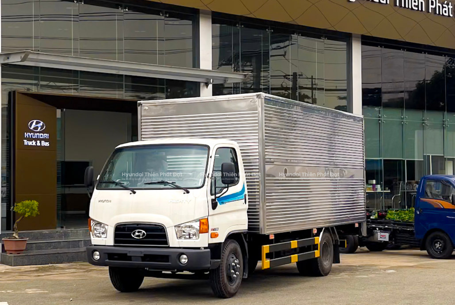 Hyundai Mighty W11S thùng kín tại Hyundai Thiên Phát Đạt