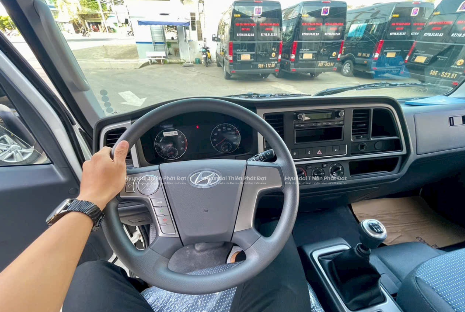 Nội thất của Hyundai EX11XL tại Hyundai Thiên Phát Đạt