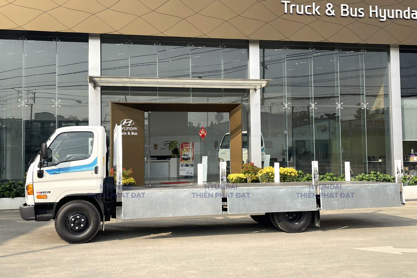 Hyundai W11XL thùng lửng tại Hyundai Thiên Phát Đạt