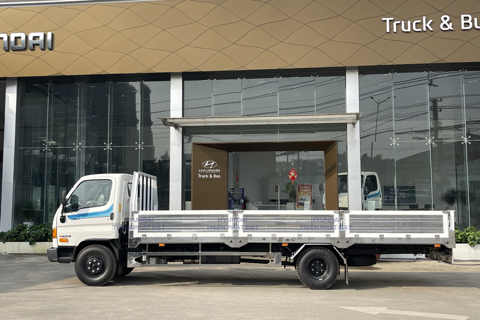 Hyundai W11XL thùng lửng tại Hyundai Thiên Phát Đạt