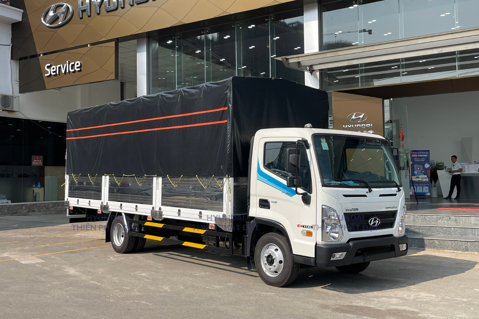 Hyundai EX11XL thùng mui bạt tại Hyundai Thiên Phát Đạt